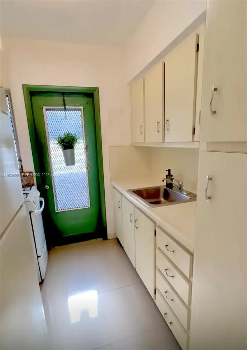 644 Meridian Ave # 10, Miami Beach FL 33139 photo 4