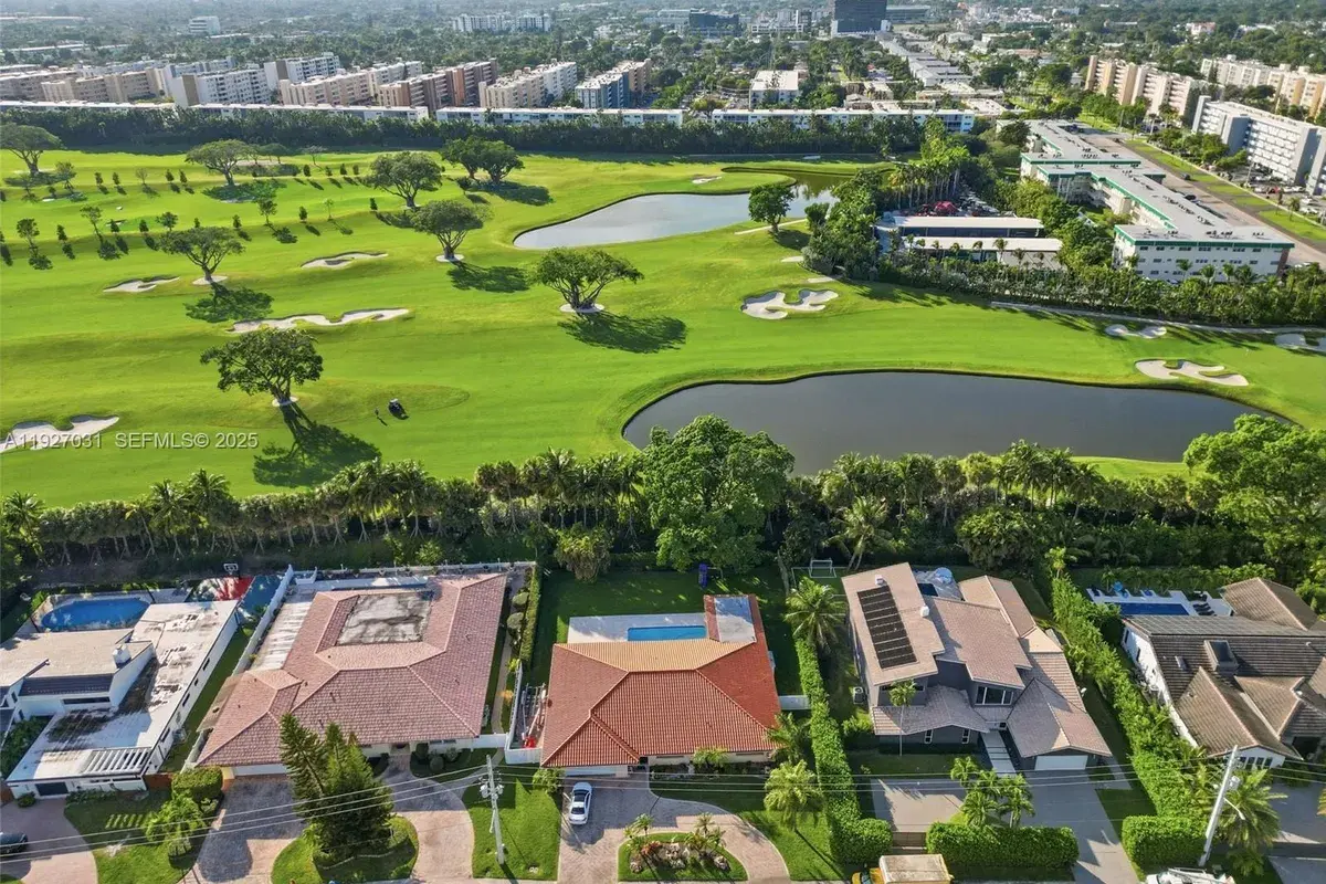 713 Diplomat Pkwy, Hallandale Beach FL 33009