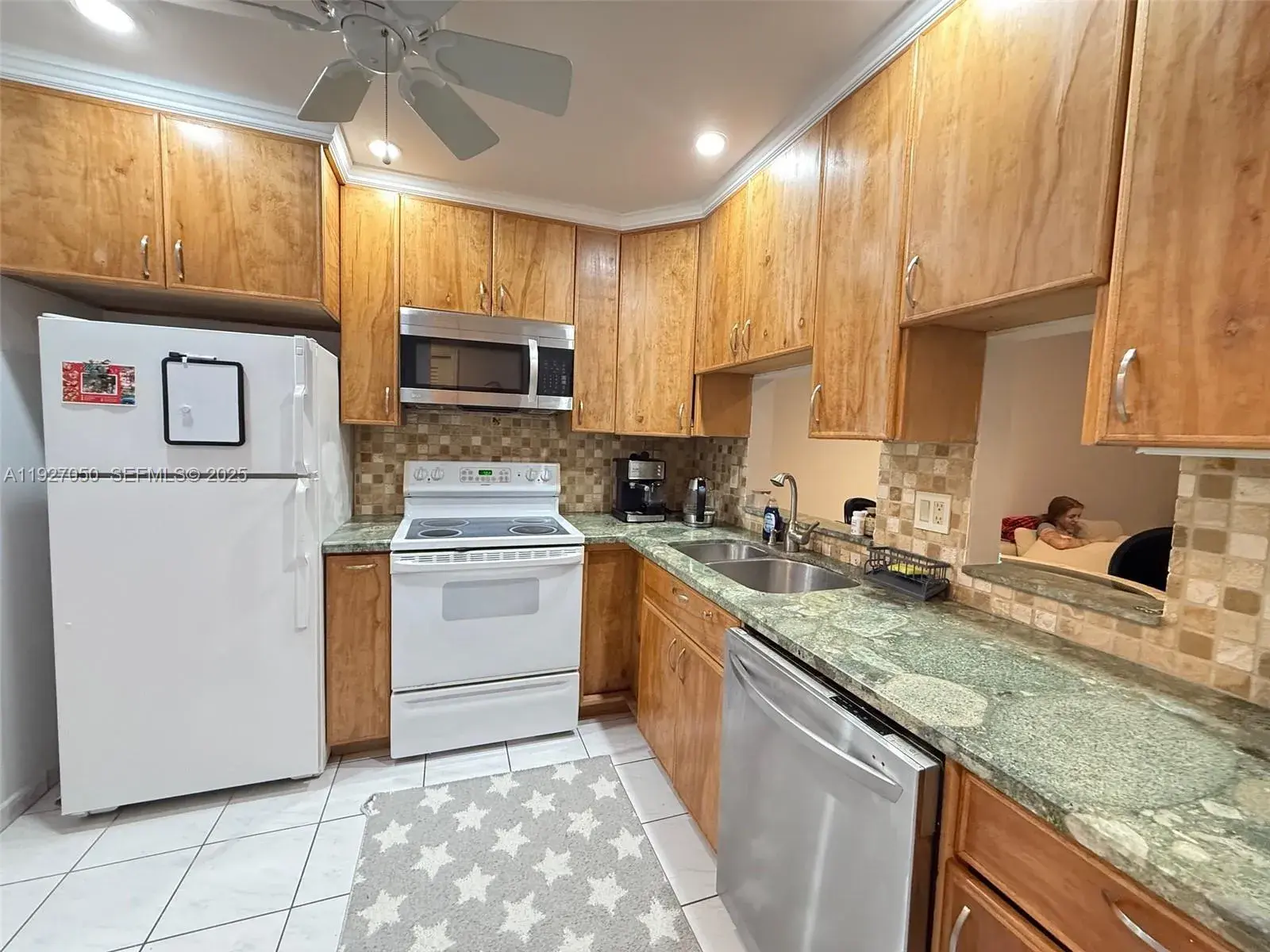 219 NE 14th Ave # 404, Hallandale Beach FL 33009