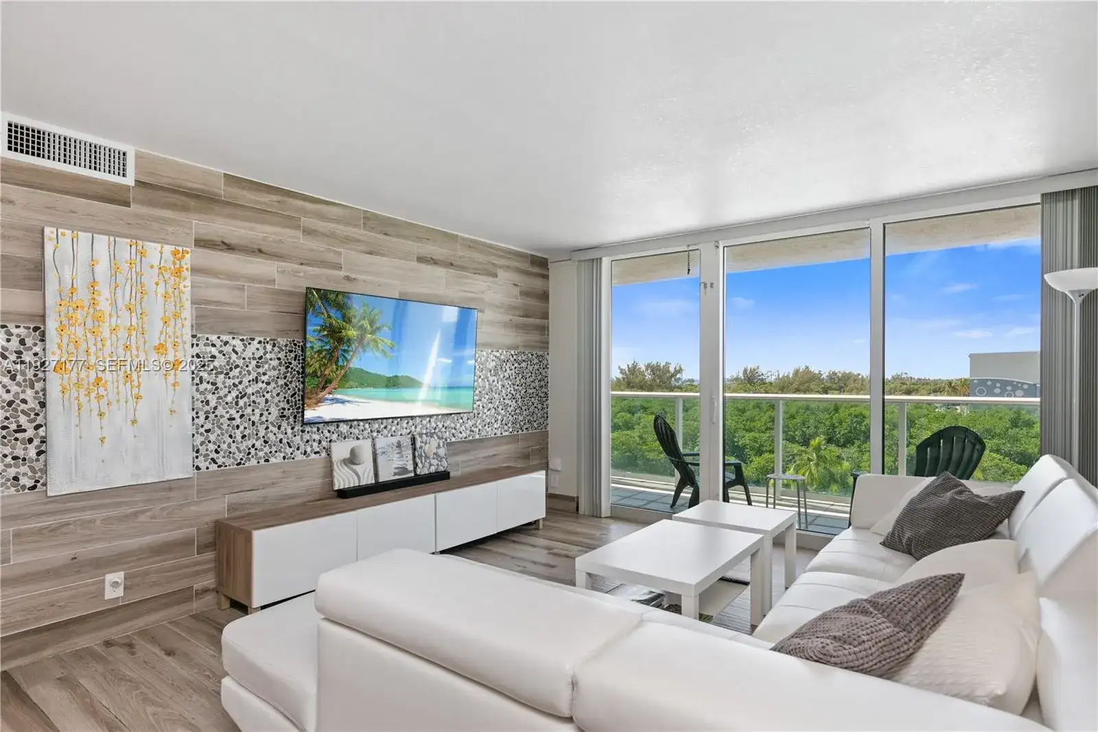 100 Bayview Dr # 625, Sunny Isles Beach FL 33160 photo 2