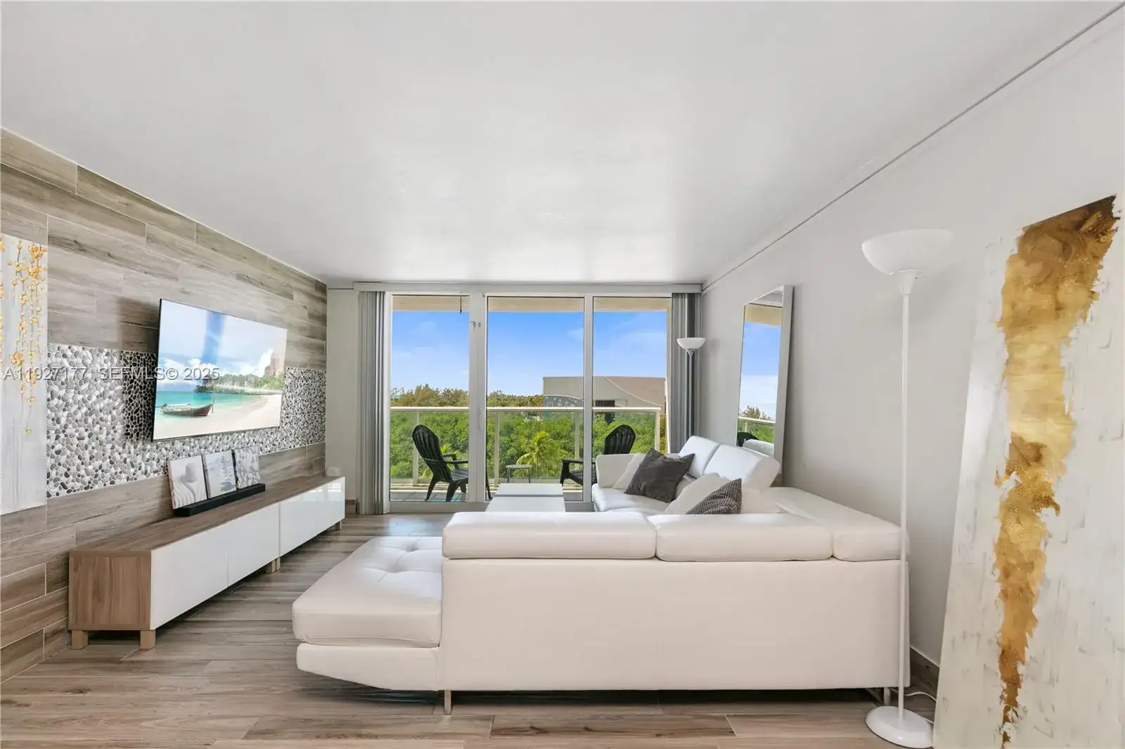 100 Bayview Dr # 625, Sunny Isles Beach FL 33160 photo 3
