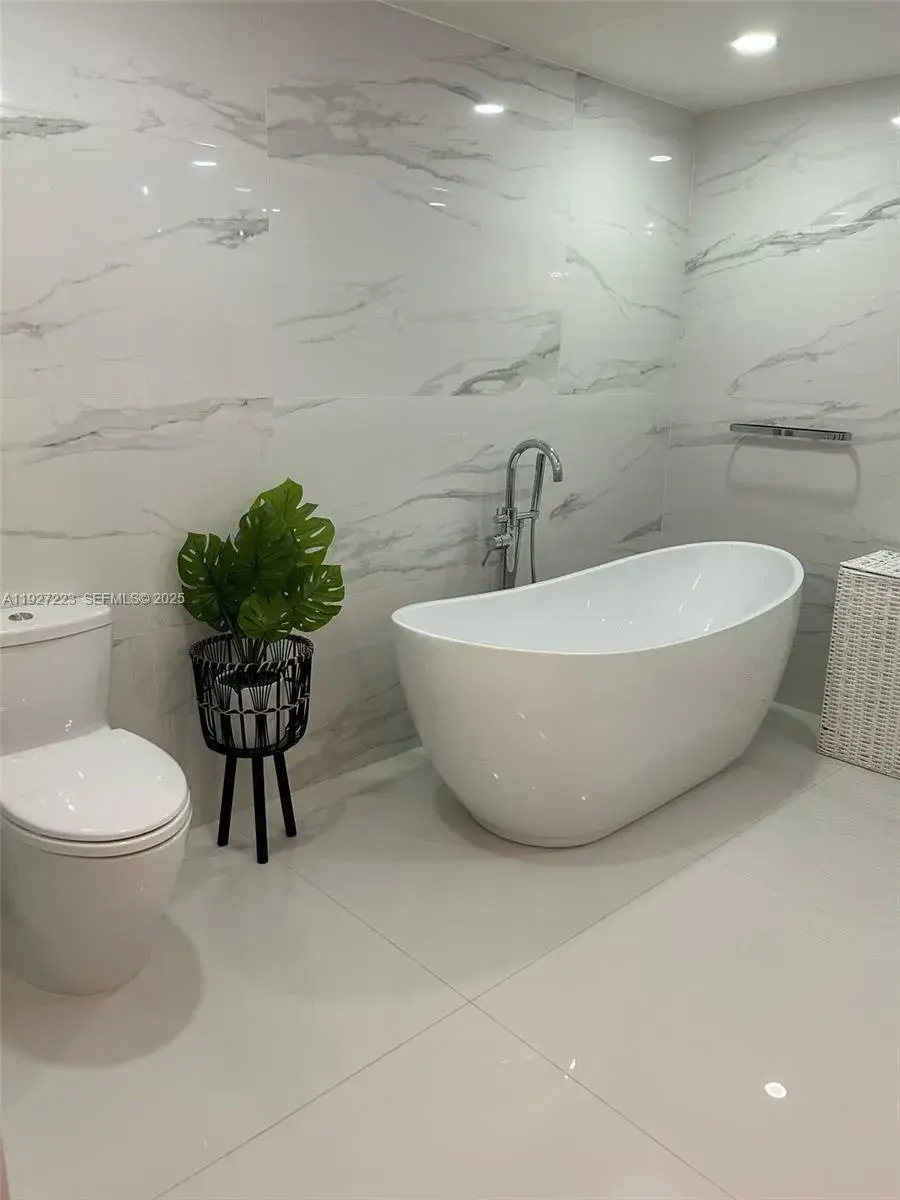17555 Atlantic Blvd # 1001, Sunny Isles Beach FL 33160