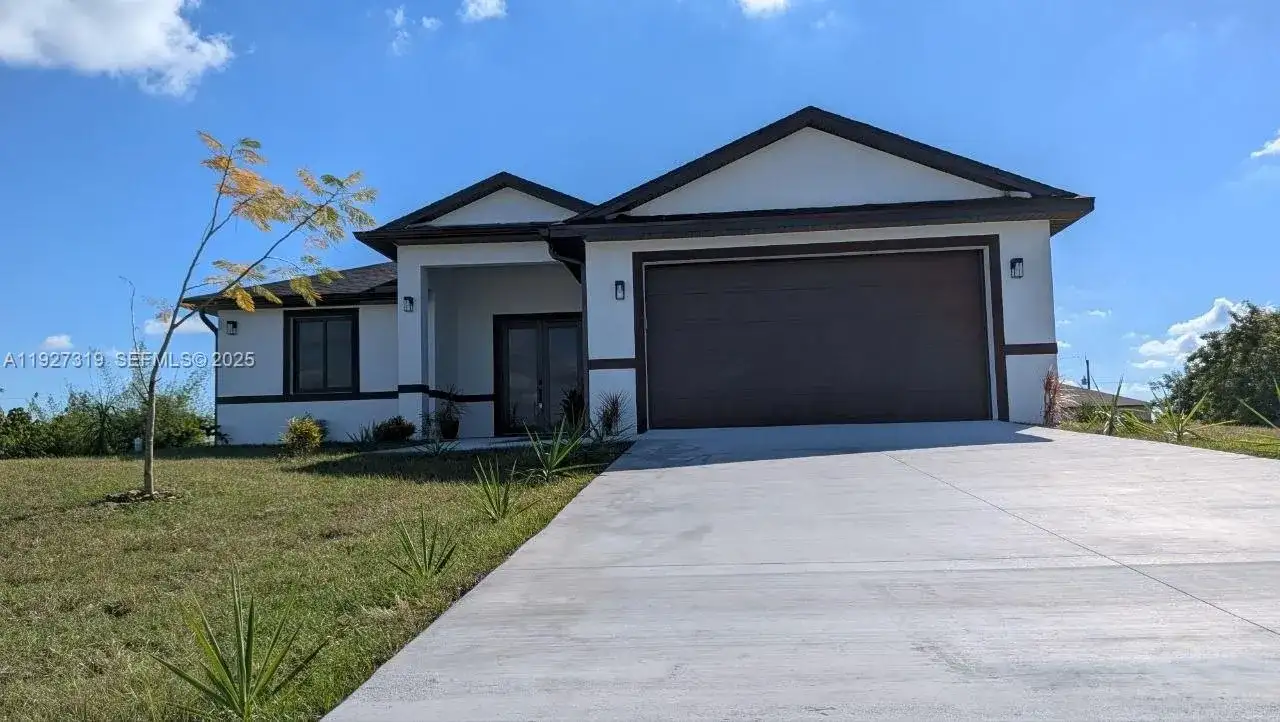8033 Oakleaf Cir, La Belle FL 33935 photo 2