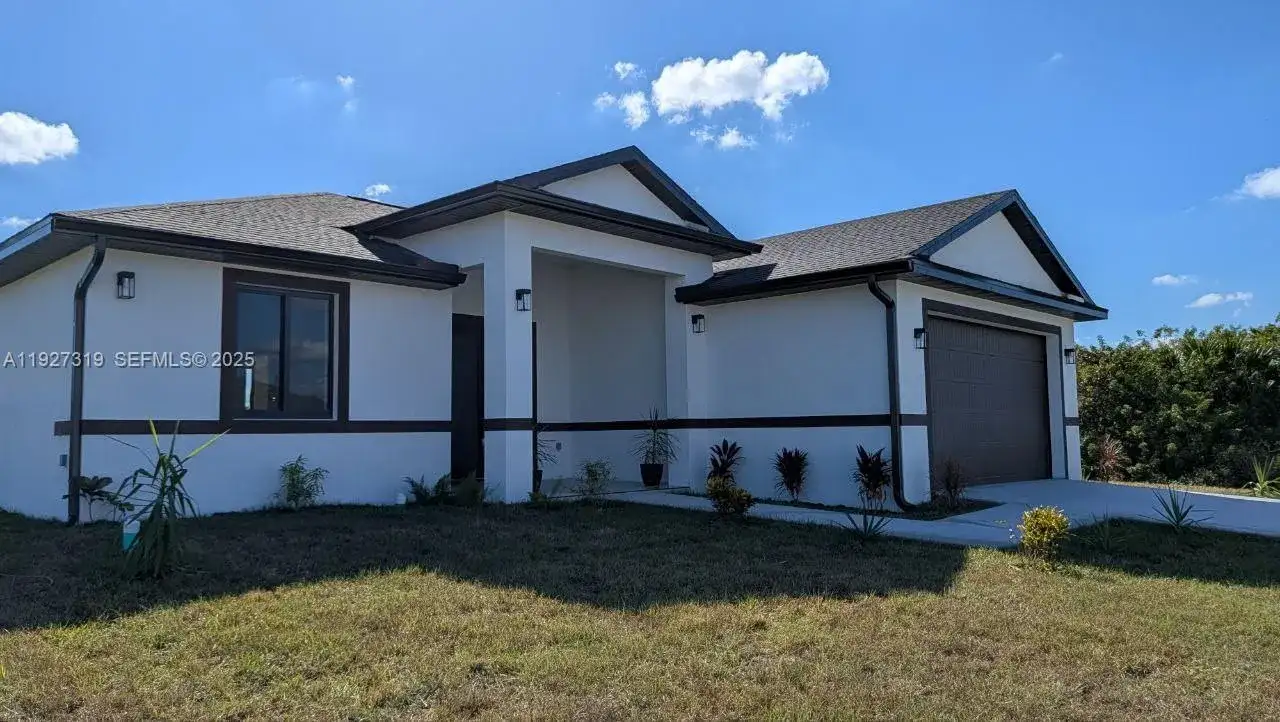 8033 Oakleaf Cir, La Belle FL 33935 photo 3