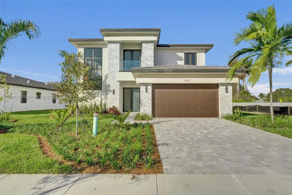13023 Davie Oaks Dr, Davie FL 33325