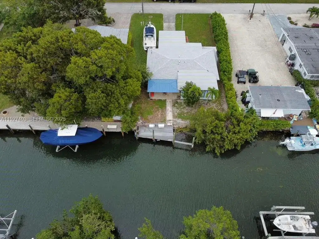 1403 Grouper Dr, Marathon FL 33050 photo 2