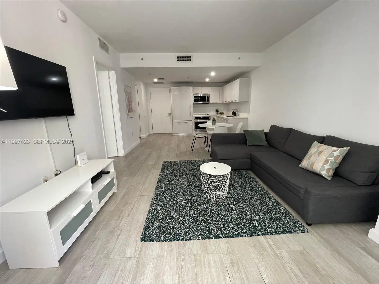 45 SW 9th St # 1407, Miami FL 33130 photo 4