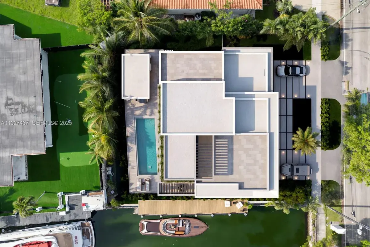 12735 Ixora Rd, North Miami FL 33181
