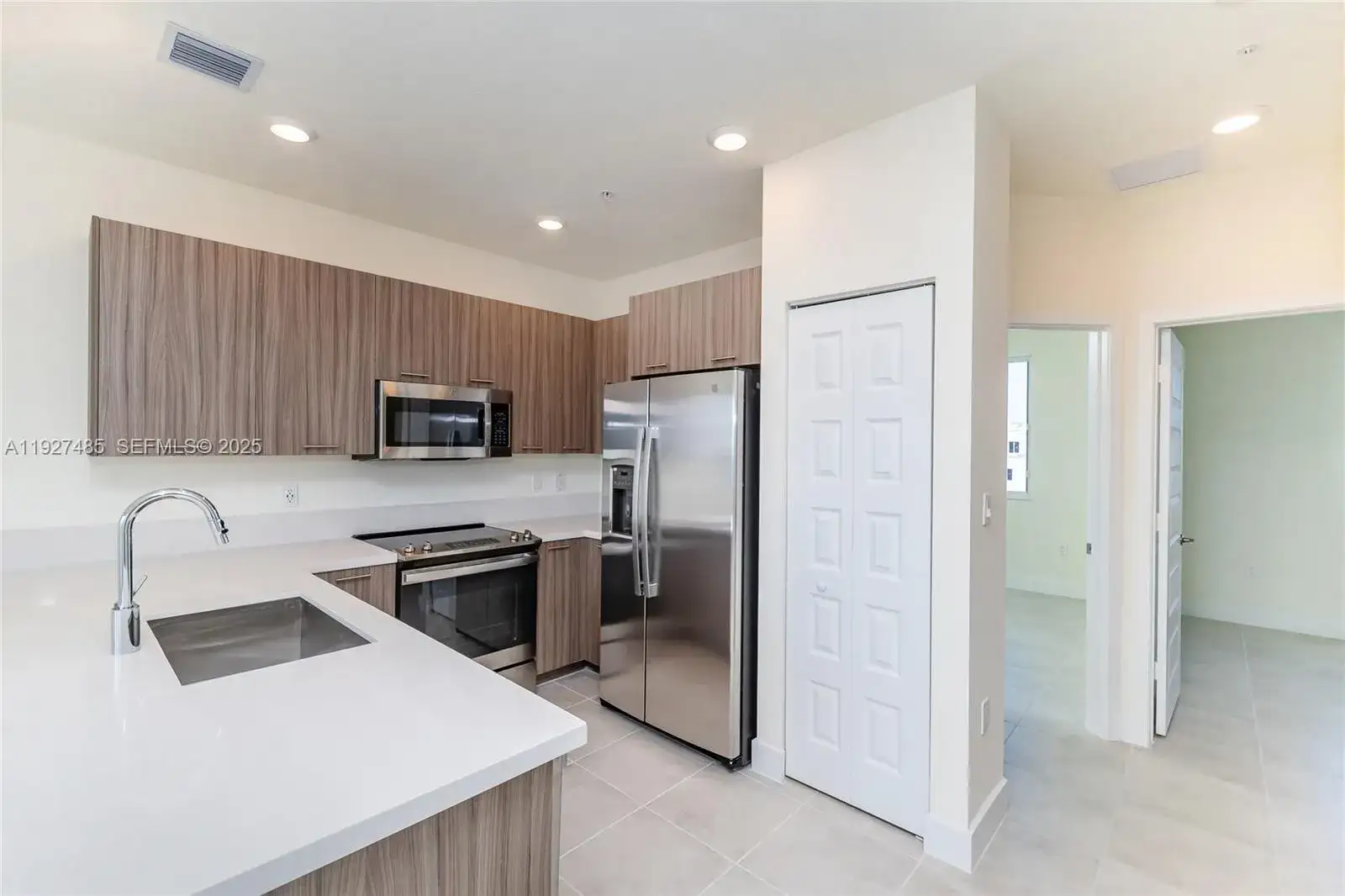 6450 NW 102 Path # 303, Doral FL 33178 photo 2