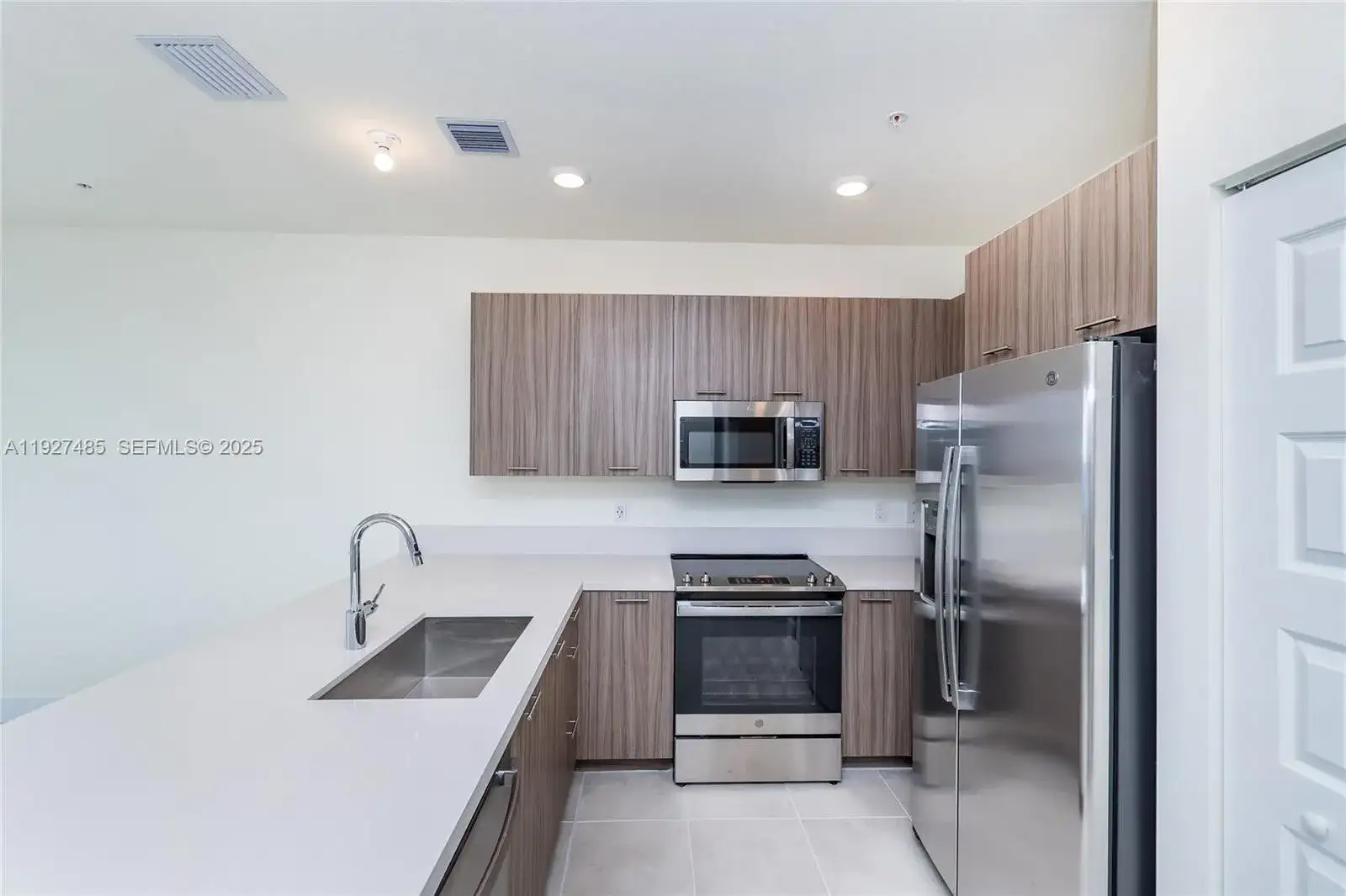 6450 NW 102 Path # 303, Doral FL 33178 photo 3