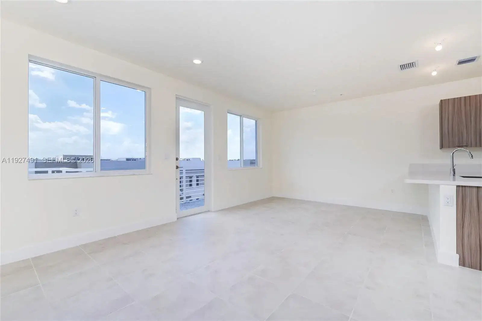 6450 NW 102 Path # 303, Doral FL 33178 photo 4