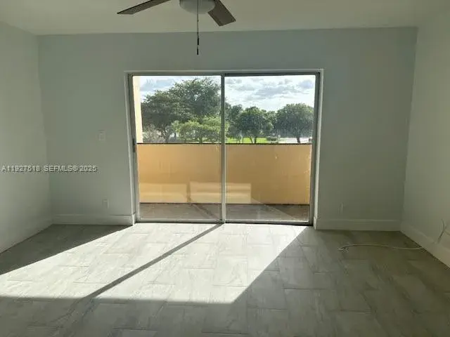 3905 N Nob Hill Rd # 304, Sunrise FL 33351