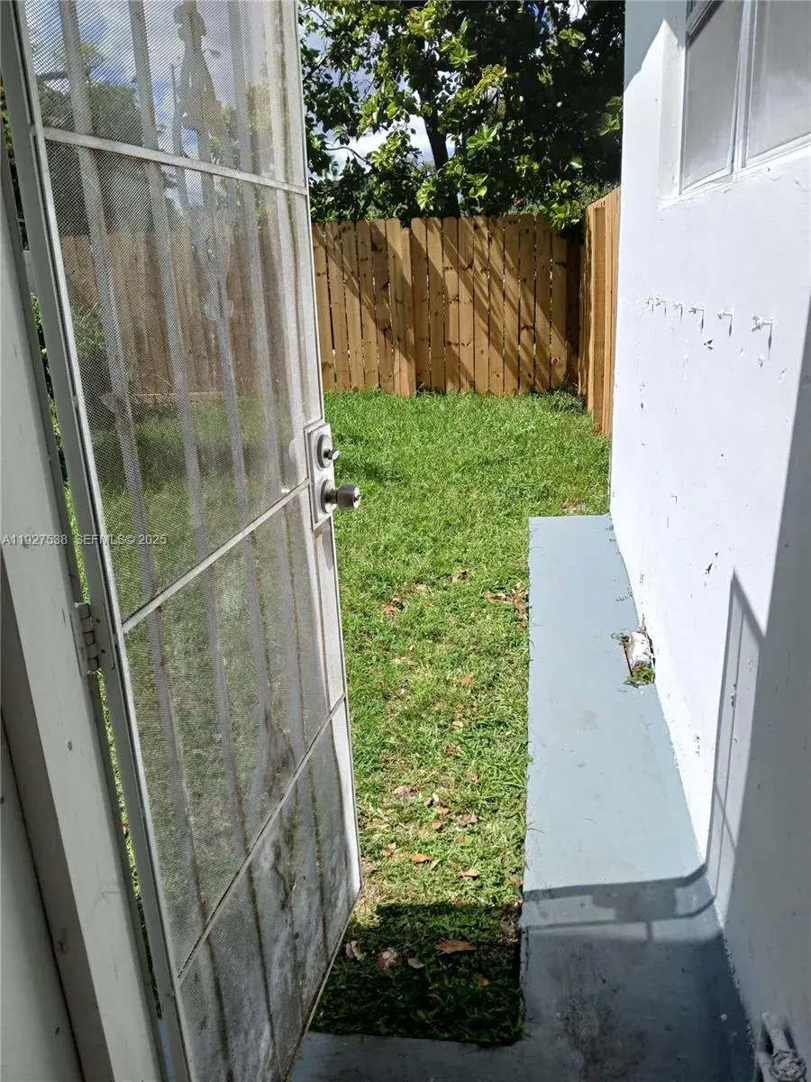 6505 Pines Pkwy # 2, Hollywood FL 33023