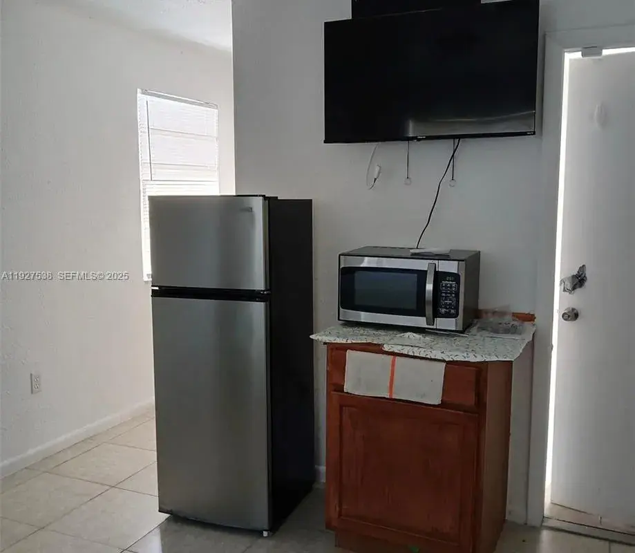 6505 Pines Pkwy # 2, Hollywood FL 33023