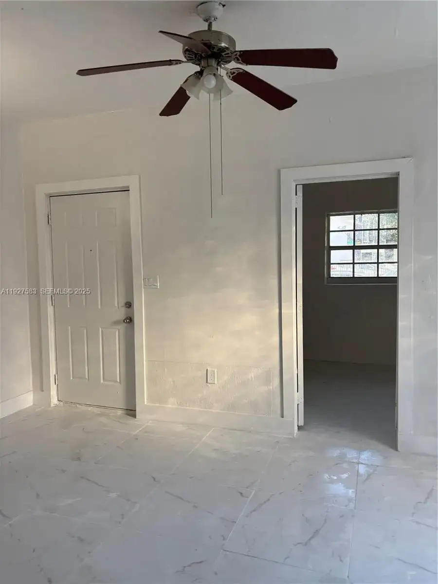 568 SW 3rd St # 566, Miami FL 33130 photo 2
