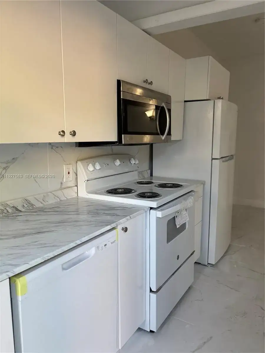 568 SW 3rd St # 566, Miami FL 33130 photo 5