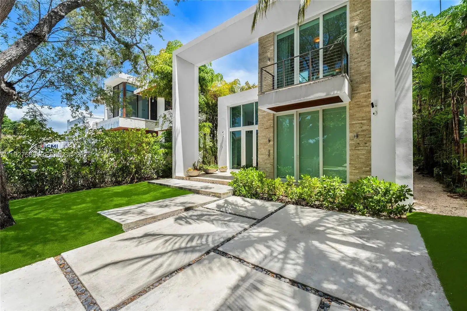 335 W 46th St, Miami Beach FL 33140 photo 2