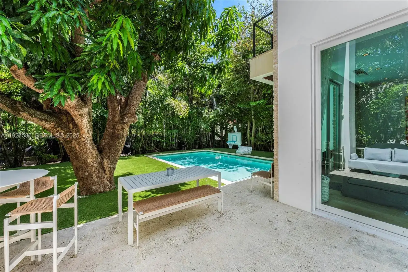 335 W 46th St, Miami Beach FL 33140 photo 4