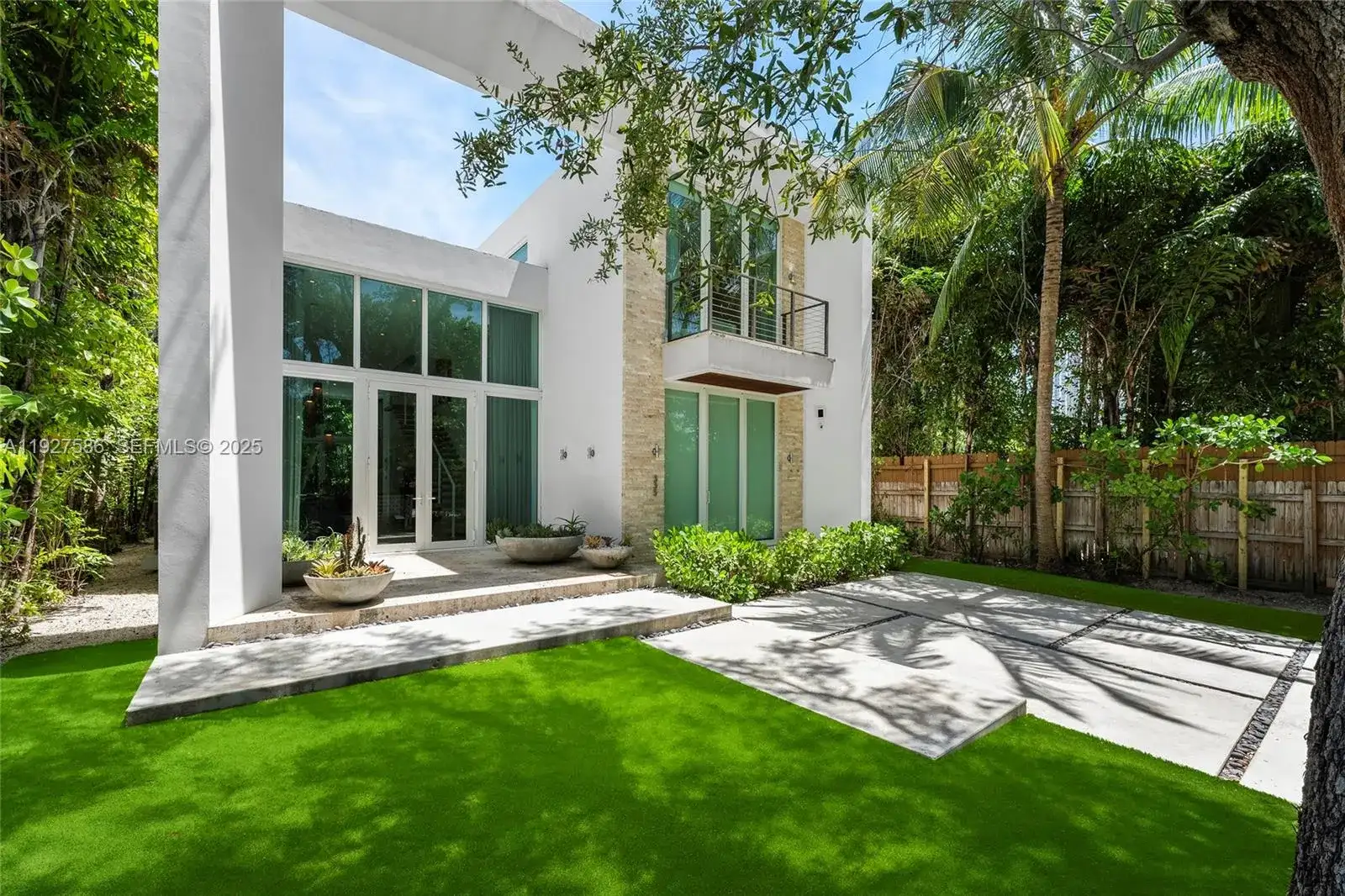 335 W 46th St, Miami Beach FL 33140 photo 5