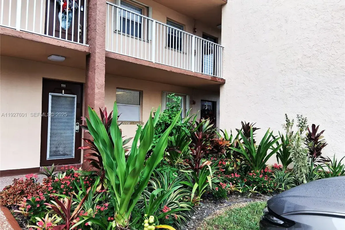 8841 Sunrise Lakes Blvd # 112, Sunrise FL 33322