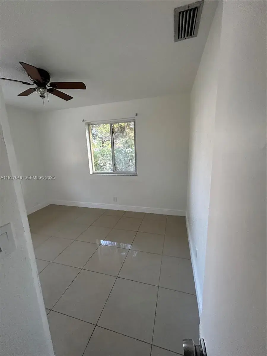 1501 Lauderdale Villa Dr, Fort Lauderdale FL 33311