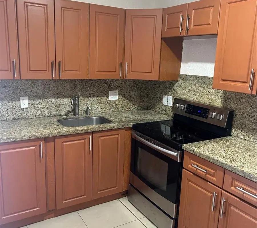 1501 Lauderdale Villa Dr, Fort Lauderdale FL 33311