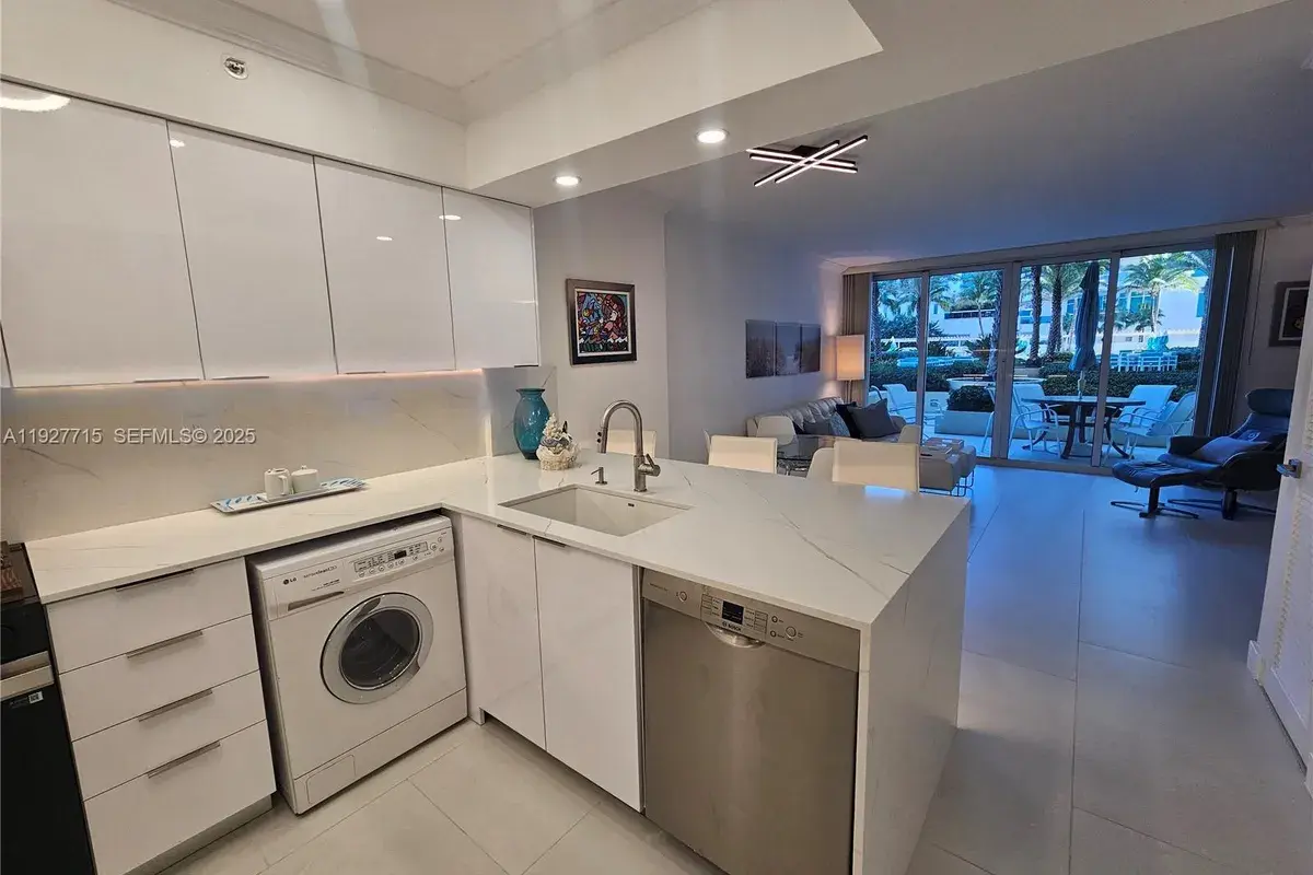 2501 S Ocean Dr, Hollywood FL 33019