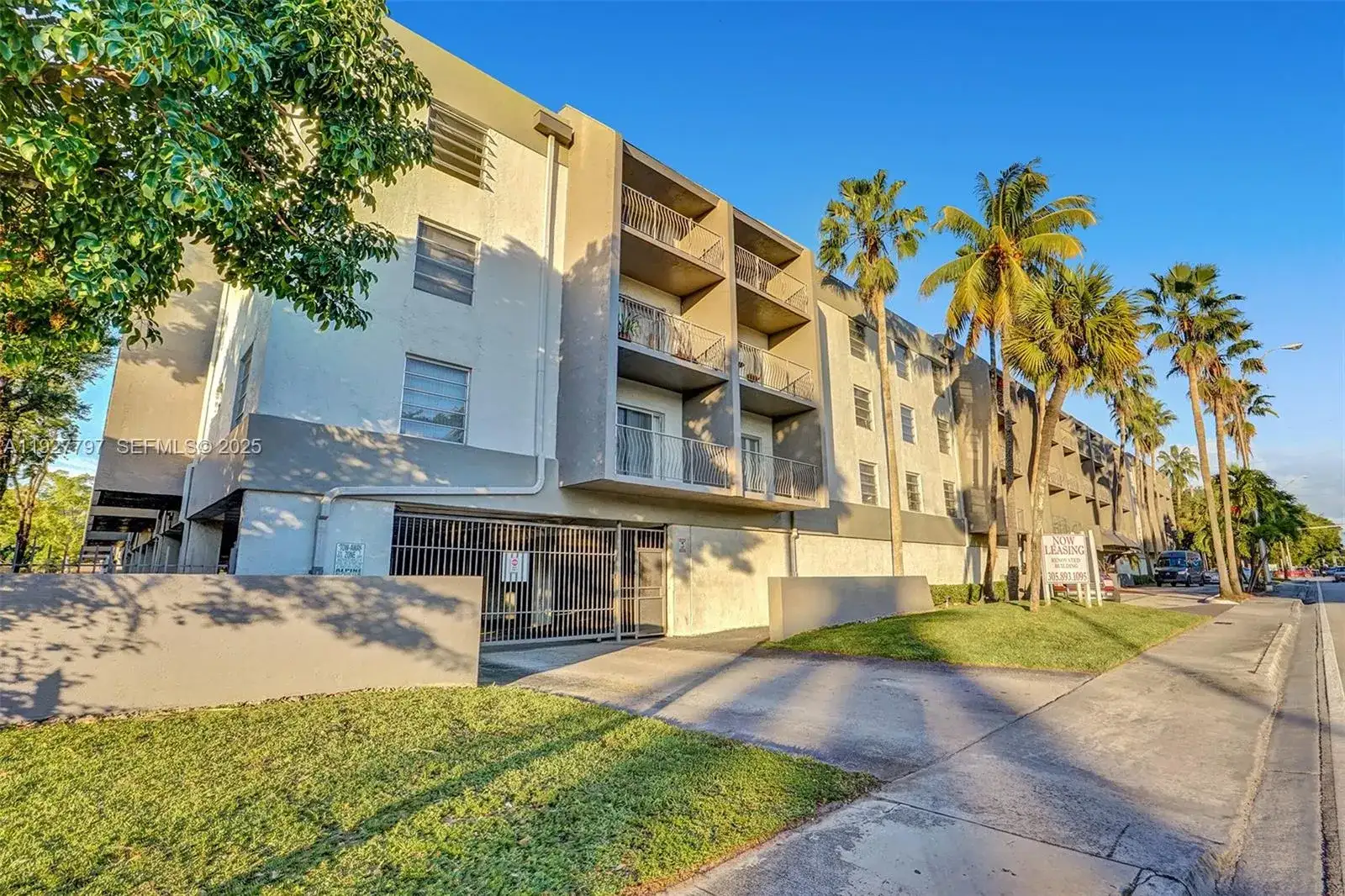 1595 NE 135th St # 427, North Miami FL 33161 photo 3
