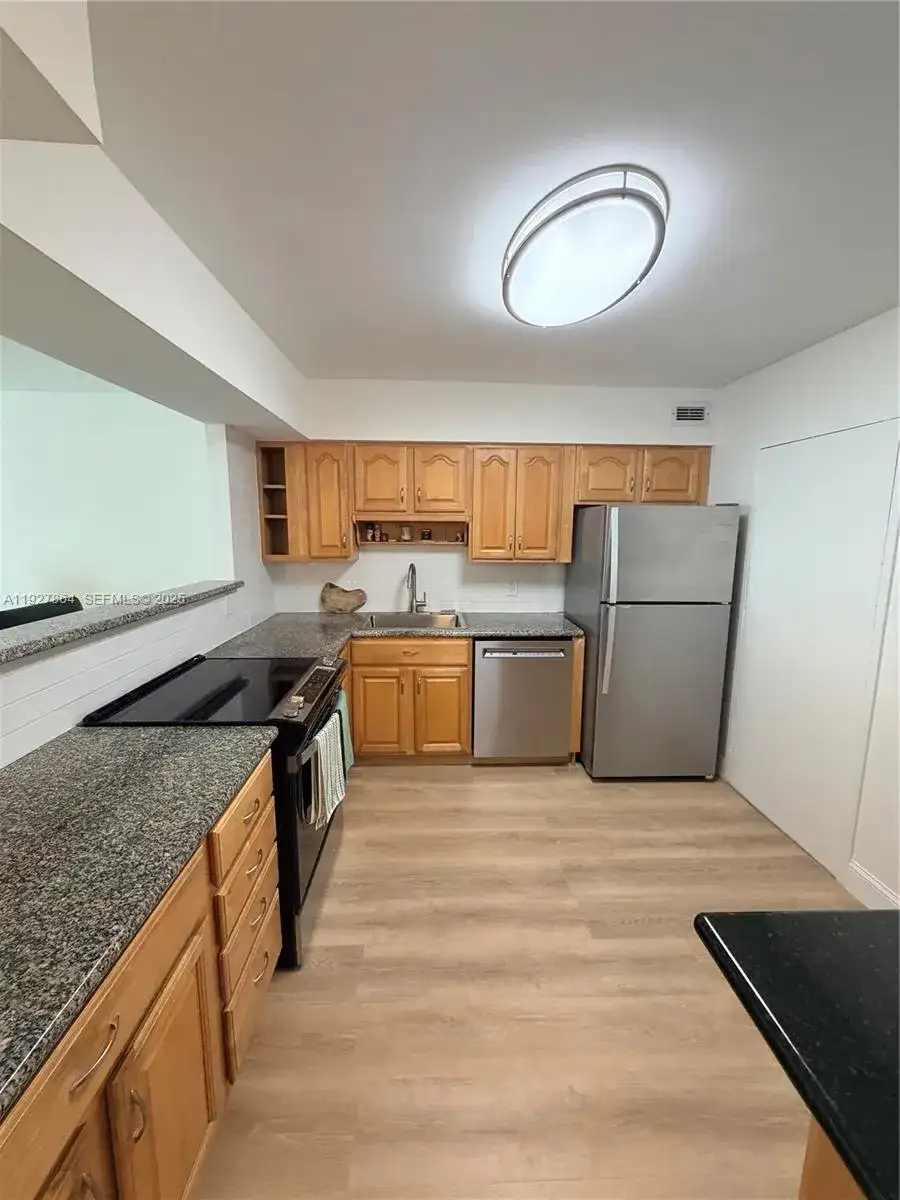 5151 Collins Ave, Miami Beach FL 33140 photo 5