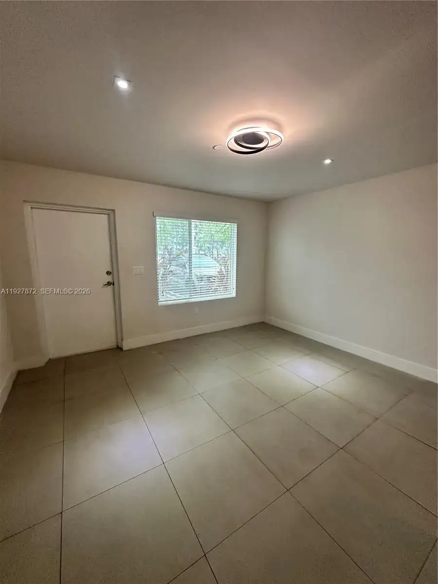 2555 NE 193rd St # 2116, Miami FL 33180 photo 2