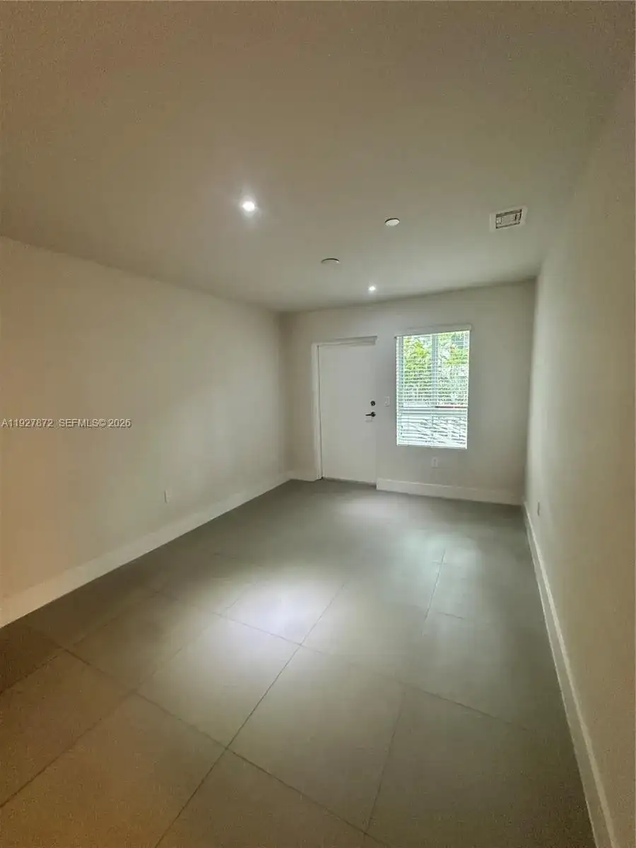 2555 NE 193rd St # 2116, Miami FL 33180 photo 5
