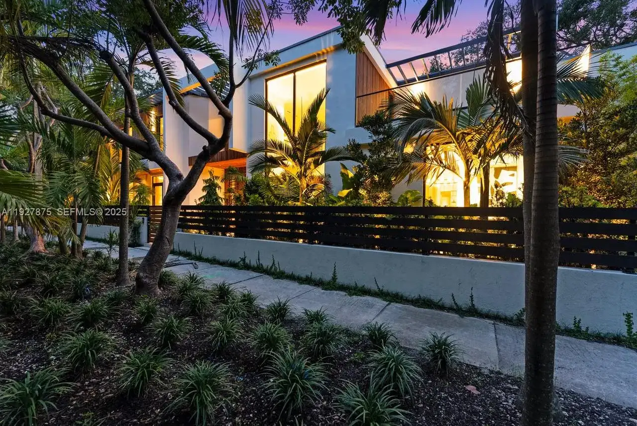2800 Calusa Street, Miami FL 33133 photo 2