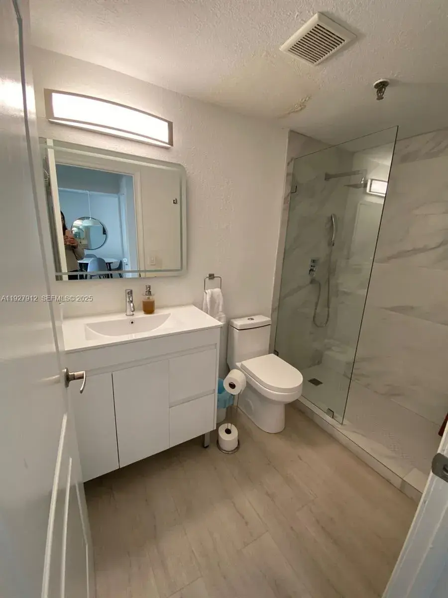 677 NE 24th St # 602, Miami FL 33137