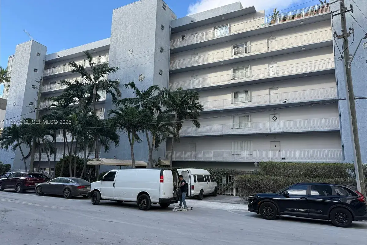 677 NE 24th St # 602, Miami FL 33137
