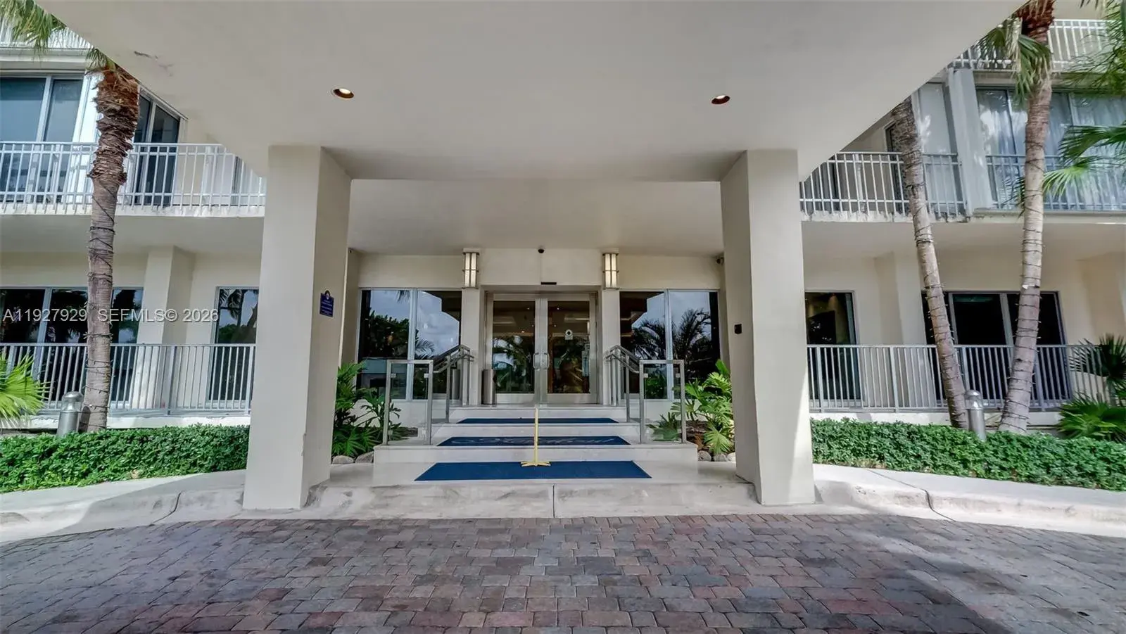 600 Grapetree Dr, Key Biscayne FL 33149