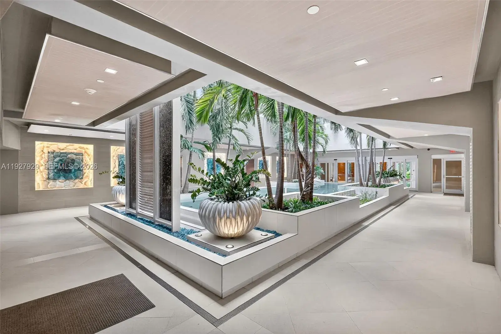 600 Grapetree Dr, Key Biscayne FL 33149