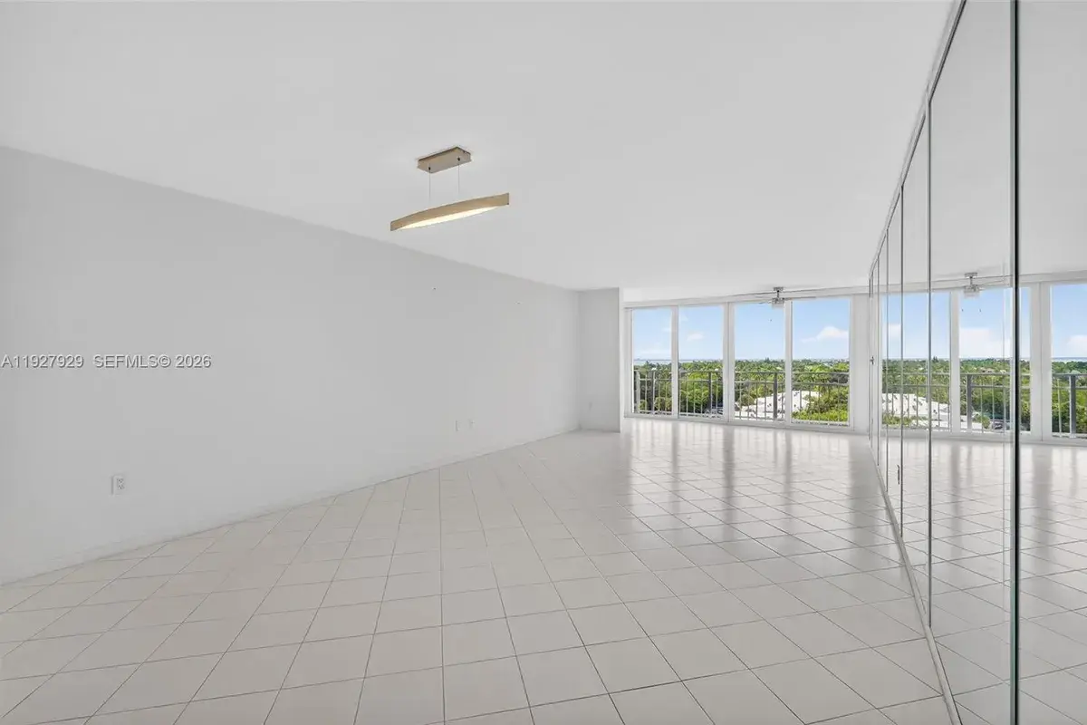 600 Grapetree Dr, Key Biscayne FL 33149