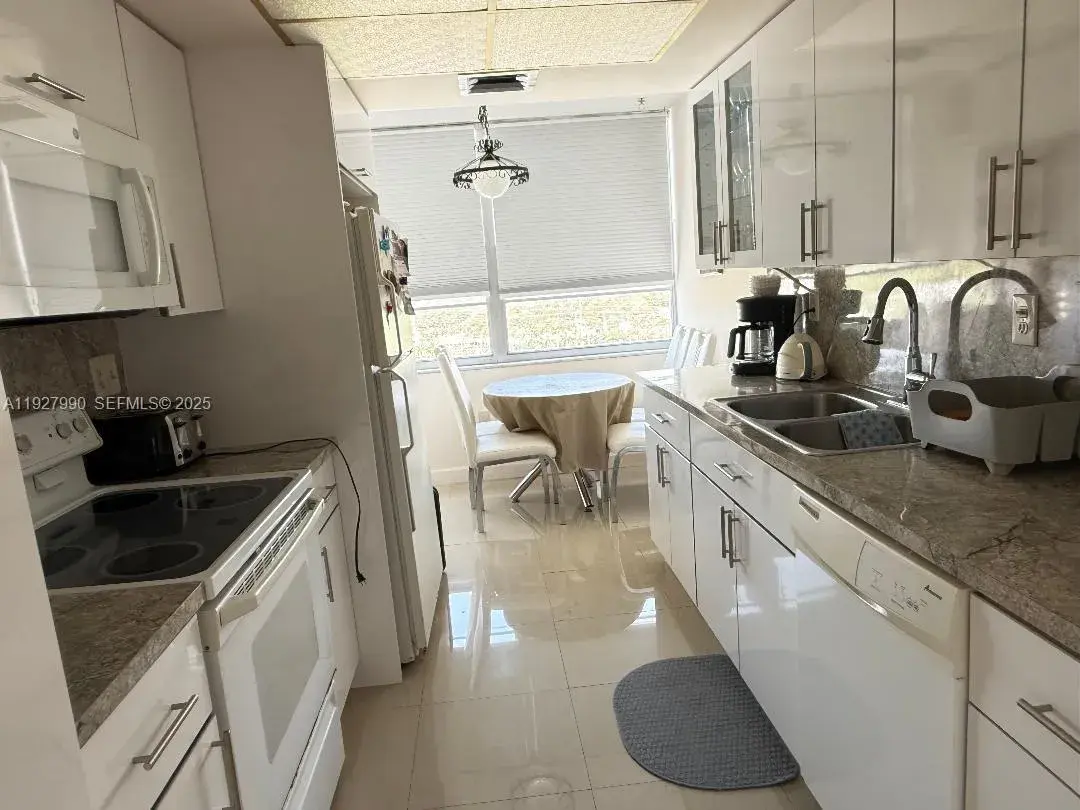 18051 Biscayne Blvd # 1505, Aventura FL 33160