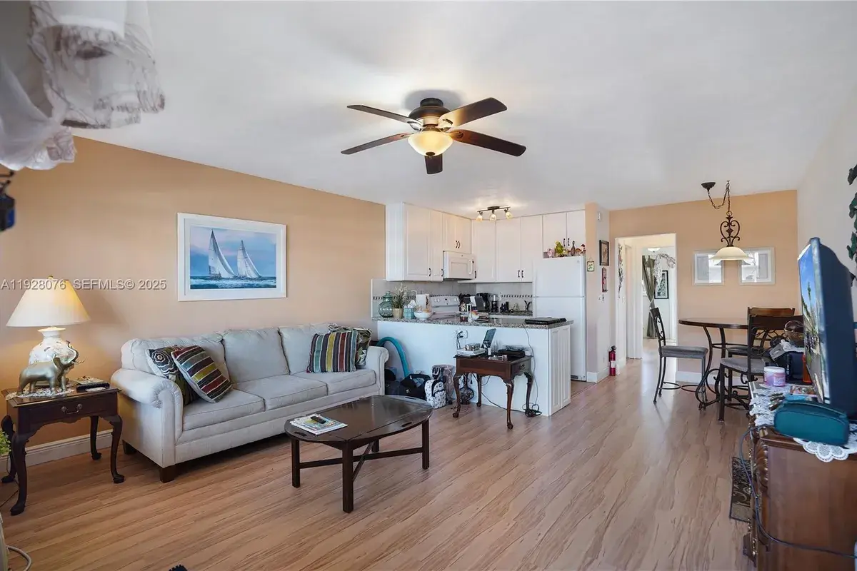 1000 SW 11th Ave # 17E, Hallandale Beach FL 33009