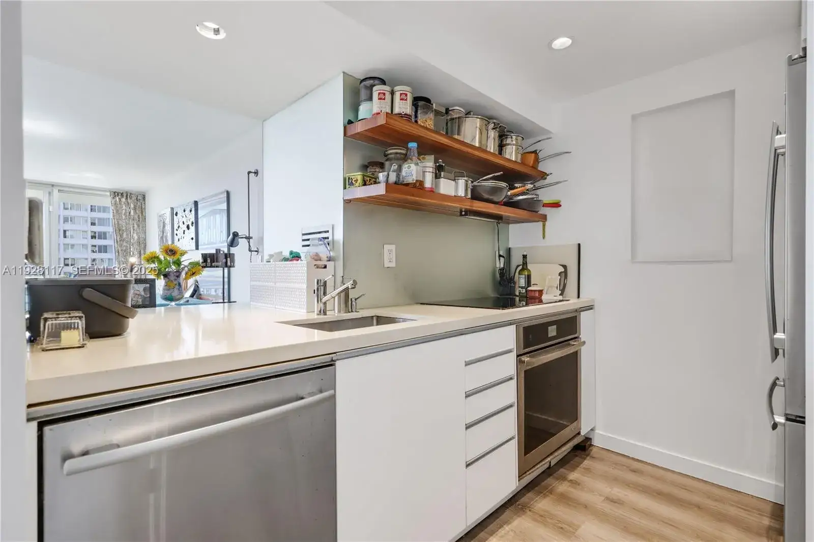 1 bedroom 1 bath Residential for sale at 1200 West Ave # 615, Miami Beach FL 33139