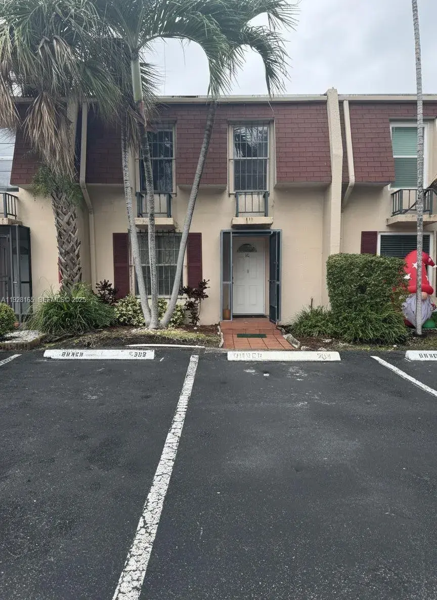 1001 E Three Islands Blvd # 36, Hallandale Beach FL 33009