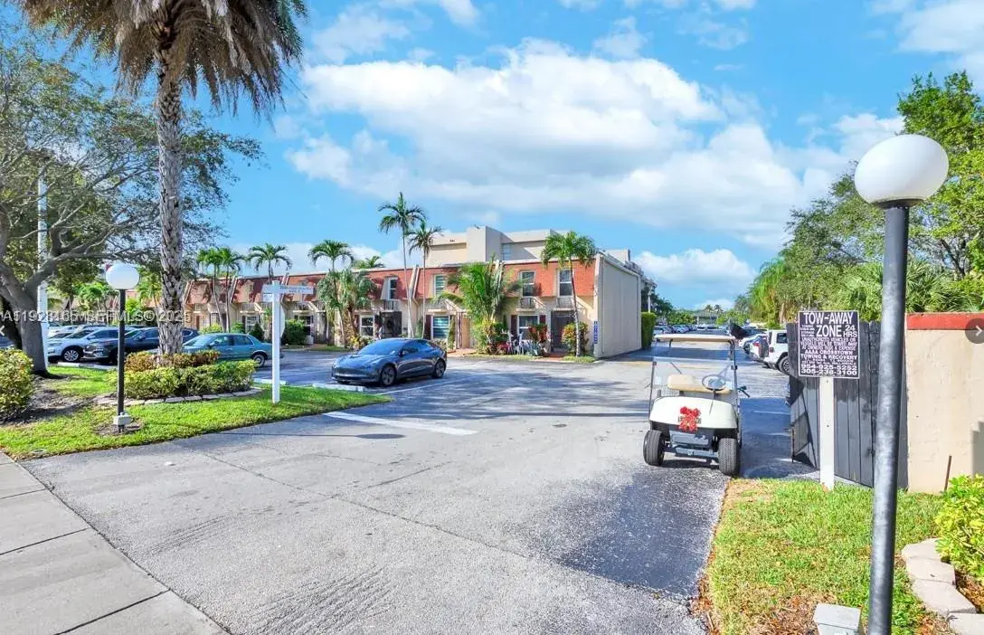 1001 E Three Islands Blvd # 36, Hallandale Beach FL 33009