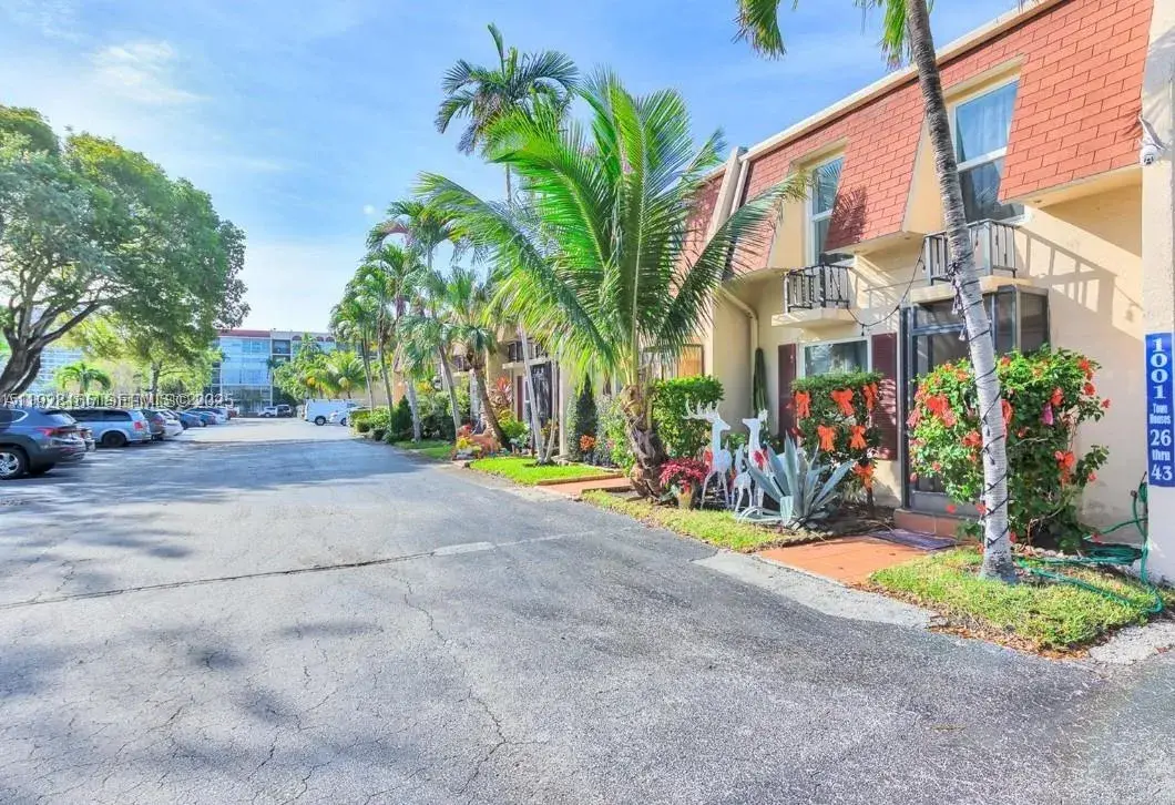 1001 E Three Islands Blvd # 36, Hallandale Beach FL 33009