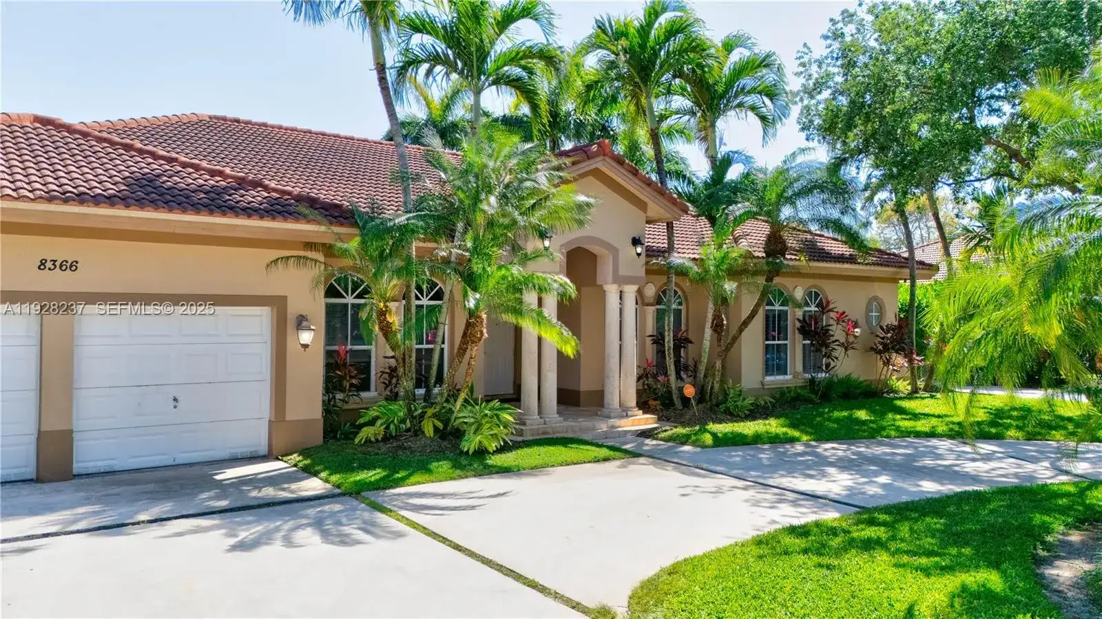 8366 SW 193rd St, Cutler Bay FL 33157 photo 2