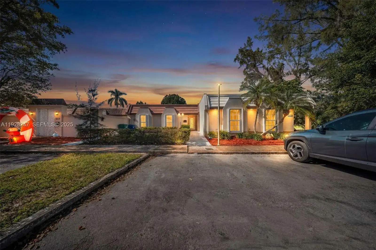 7417 Twin Sabal Dr, Miami Lakes FL 33014 photo 2