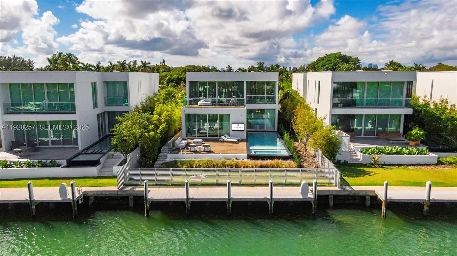 1031 W 48th St, Miami Beach FL 33140