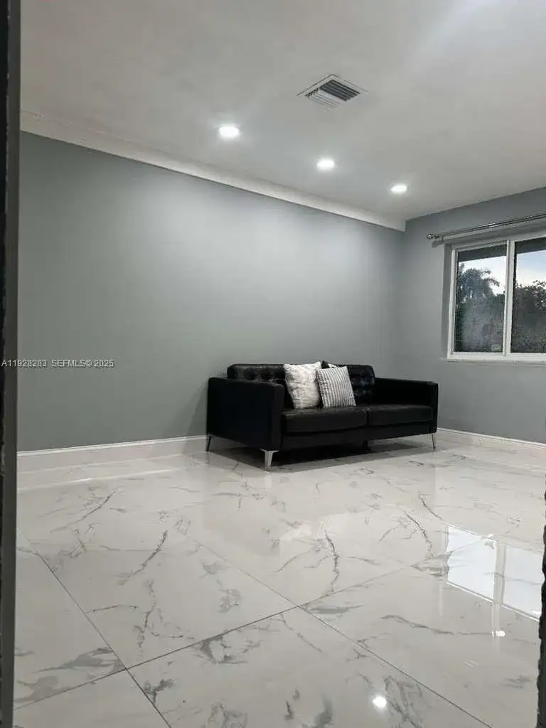4960 SW 28th Ter, Dania Beach FL 33312 photo 4
