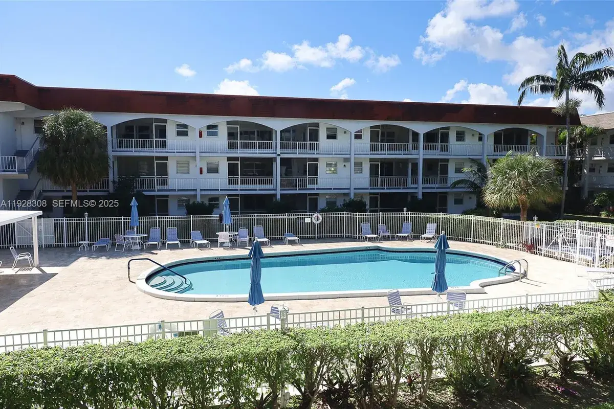 501 Blue Heron Dr # A, Hallandale Beach FL 33009