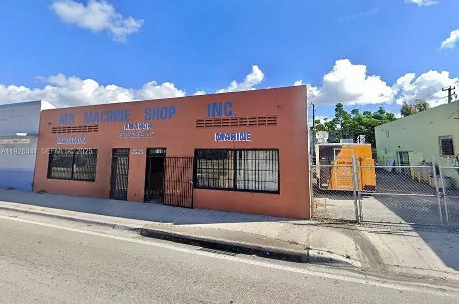 2421 NW 27th Ave, Miami FL 33142 photo 3