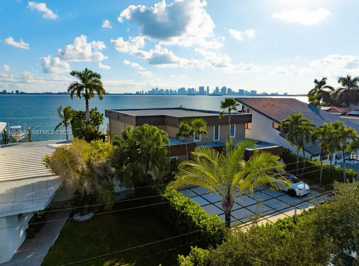 1500 S Treasure Dr, North Bay Village FL 33141 photo 3